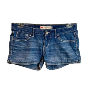 LEVI’S shorty shirt jean shorts. Rolled hem. 
Size:‎ 9